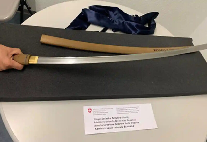 Pedang samurai abad ke-14 ditemukan di dalam mobil di perbatasan Swiss