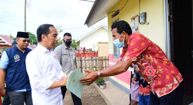 Jokowi Resmikan Hunian Korban Badai Siklon Seroja di Bima